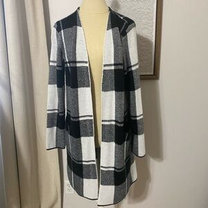 Chic Black and White Checkered Cardigan
